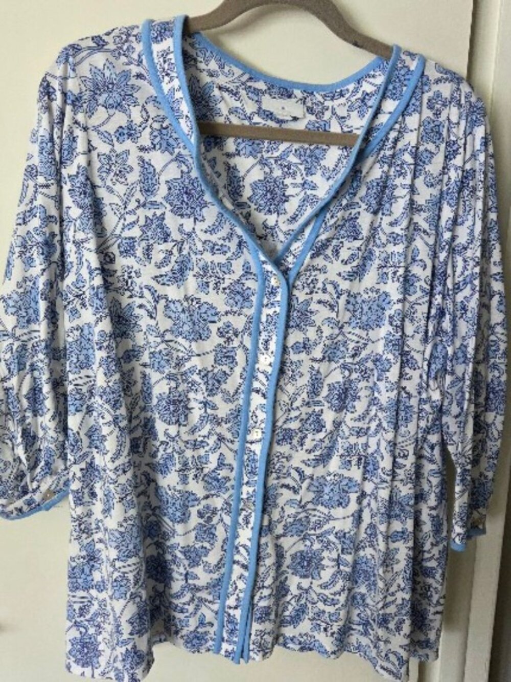 J Jill White and Blue Knit Shirt with Contrast Trim - Sz XL